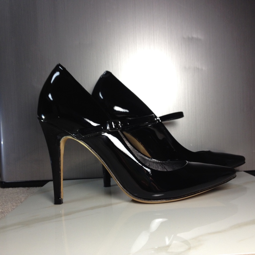 Via Spiga Black patent leather heels